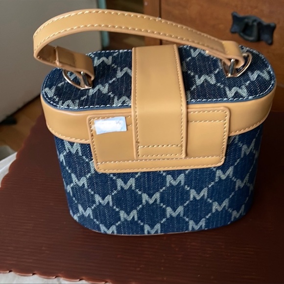 M mini bag w/ crossbody strap PINK - Picture 6 of 10